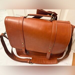 Elegant Tan Leather Messenger Bag